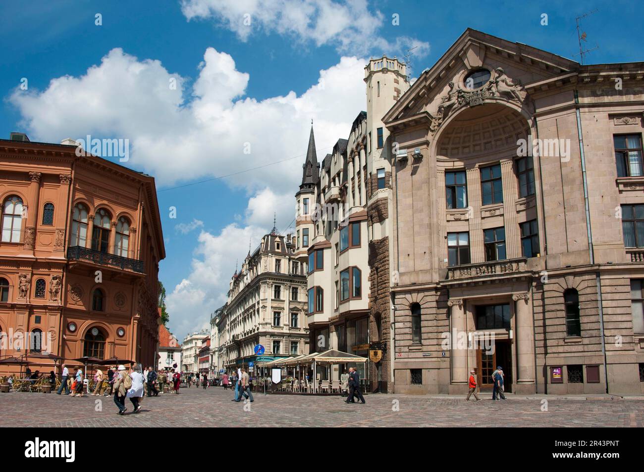 Place de la cathédrale, vieille ville, Riga, Lettonie, États baltes, Europe, Bourse de Riga et Maison de radio lettonne, Doma Laukums Banque D'Images