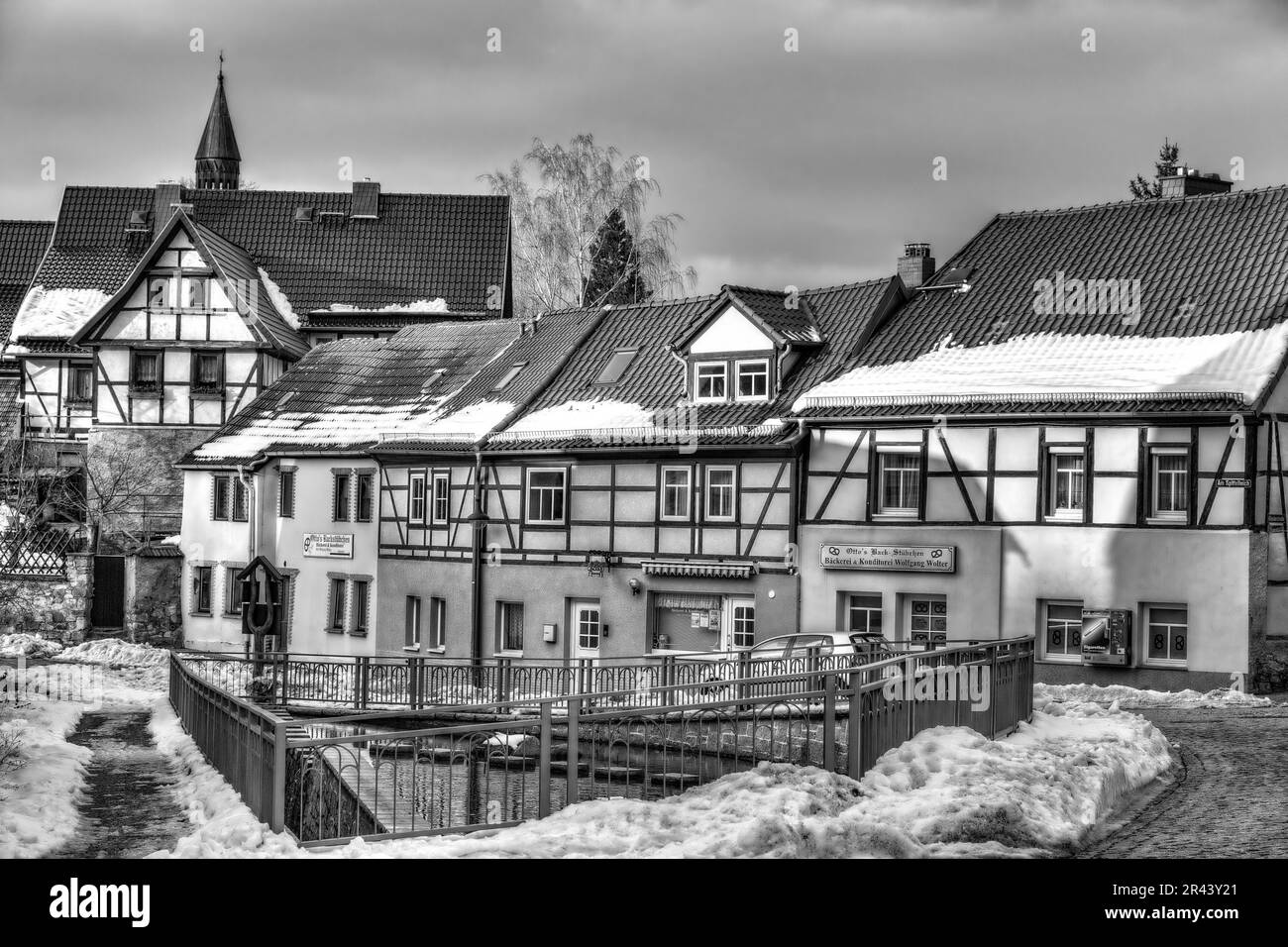 Gernrode dans les montagnes Harz, rue en hiver Banque D'Images