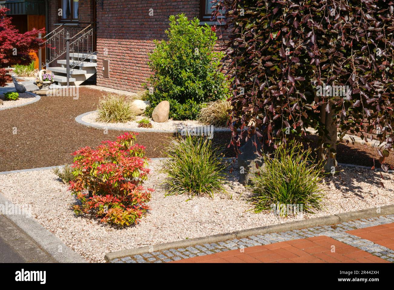 Jardin avant moderne, jardin de gravier, Rhénanie-du-Nord-Westphalie, Allemagne Banque D'Images
