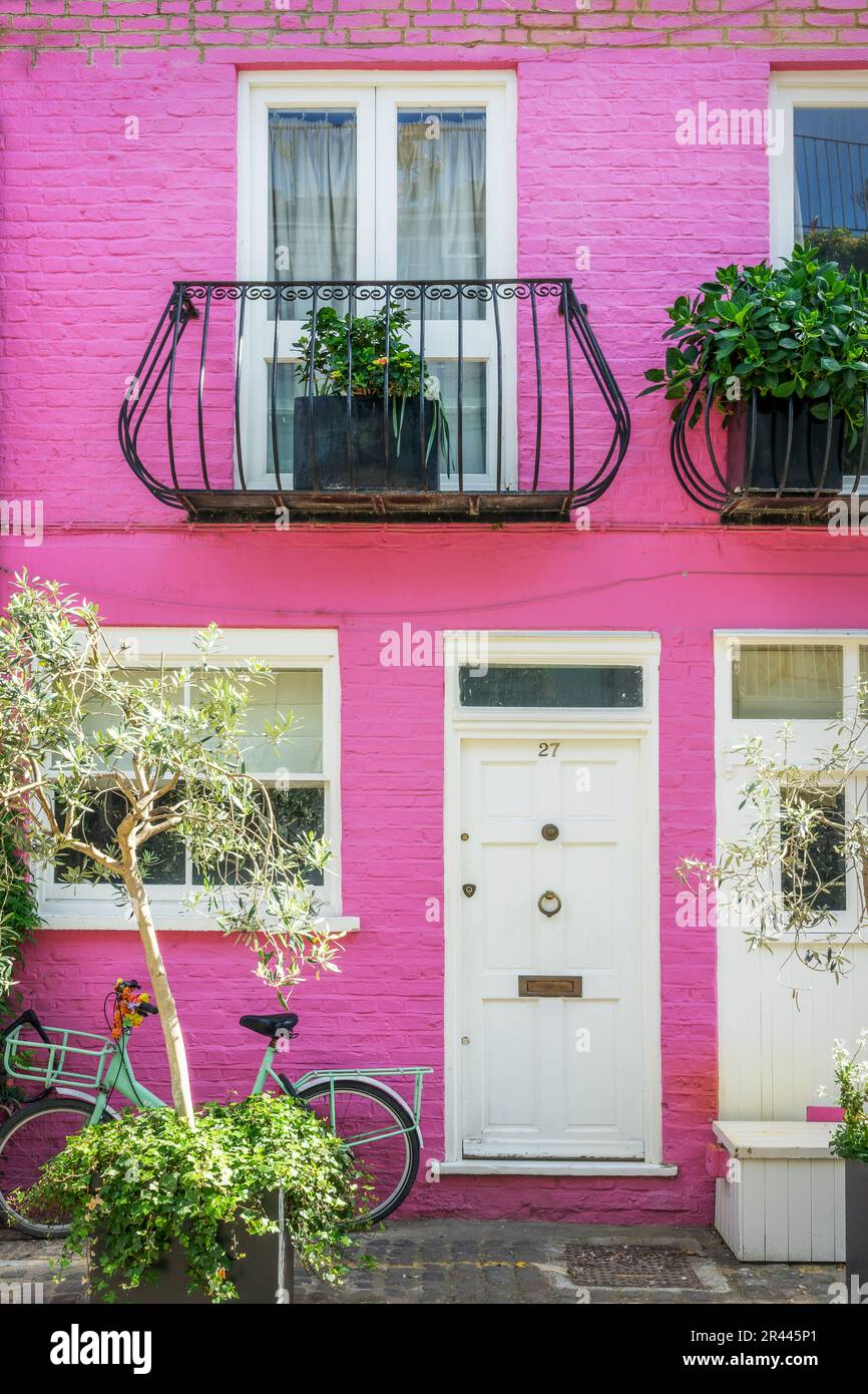 Maison rose à St Luke Mews, Notting Hill, Londres Banque D'Images