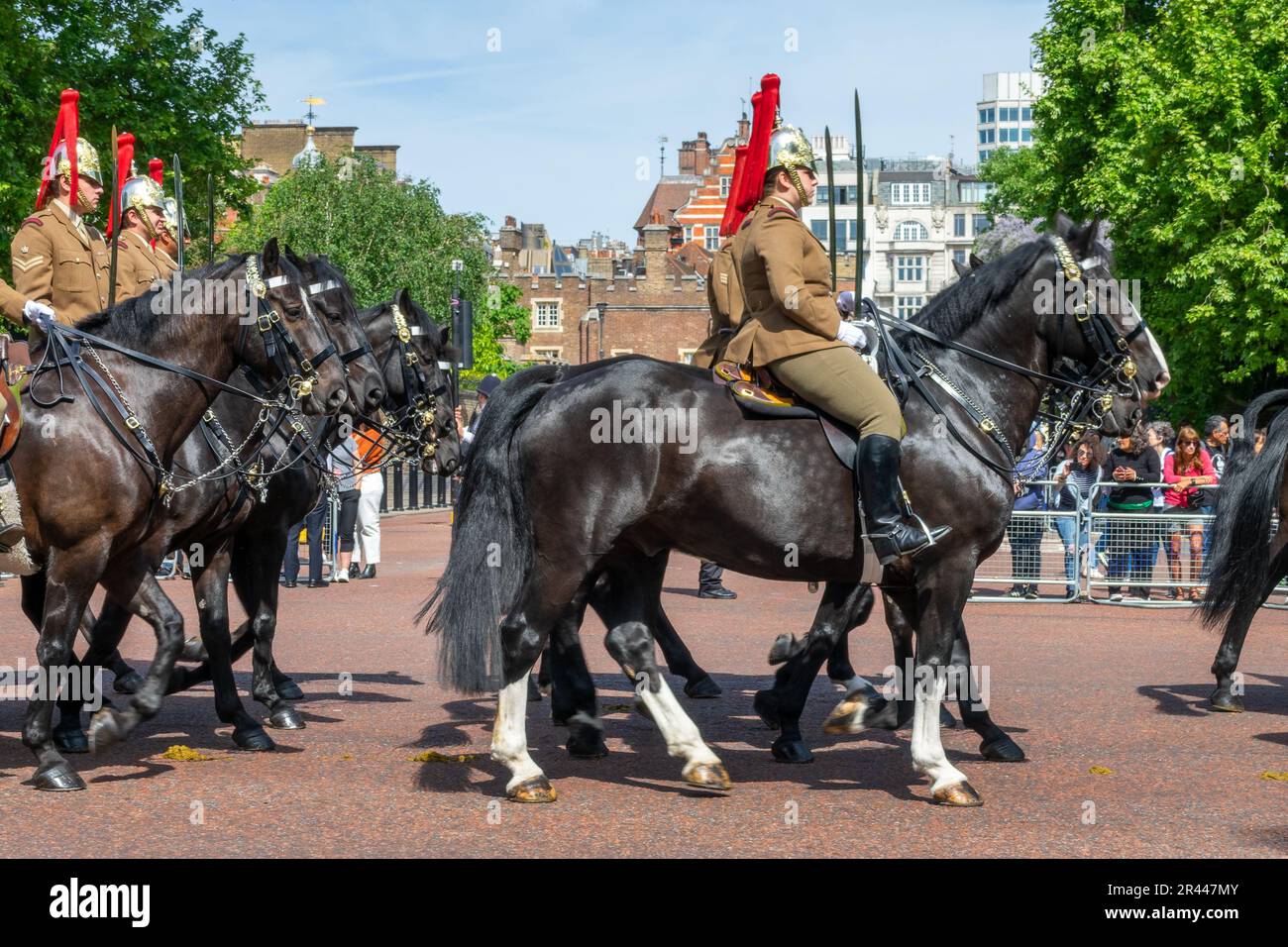 Royal Horse Guards Guards pendant que les gardes changent de parade sur le Mall à Londres Royaume-Uni, sur 18 mai 2022 Banque D'Images