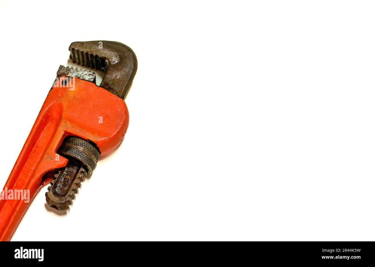 Clé de couleur rouge sur fond blanc isolé Banque D'Images