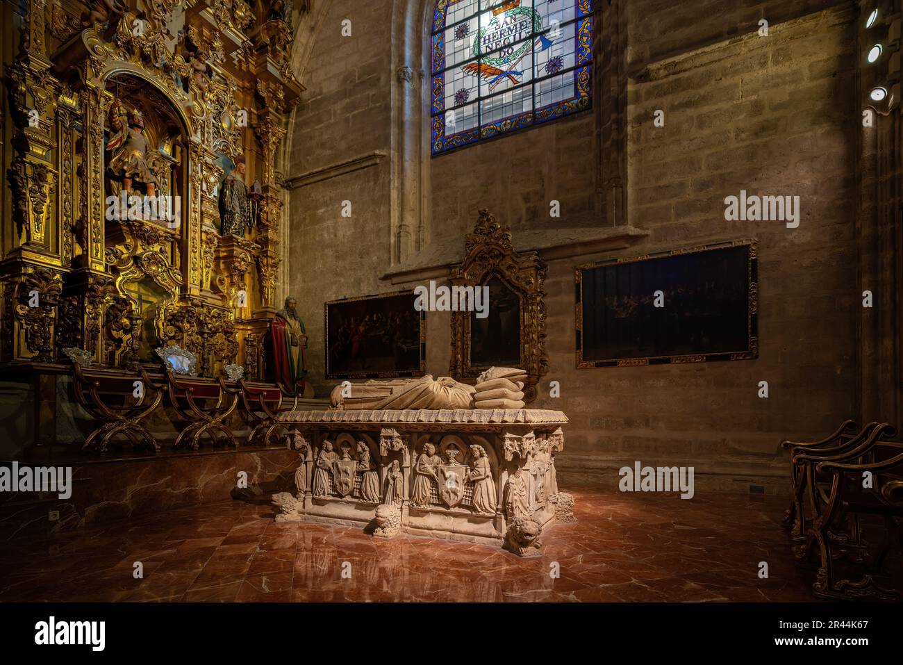 Chapelle de Saint Hermenegildo et tombe du Cardinal Don Juan de Cervantes à l'intérieur de la Cathédrale de Séville - Séville, Andalousie, Espagne Banque D'Images