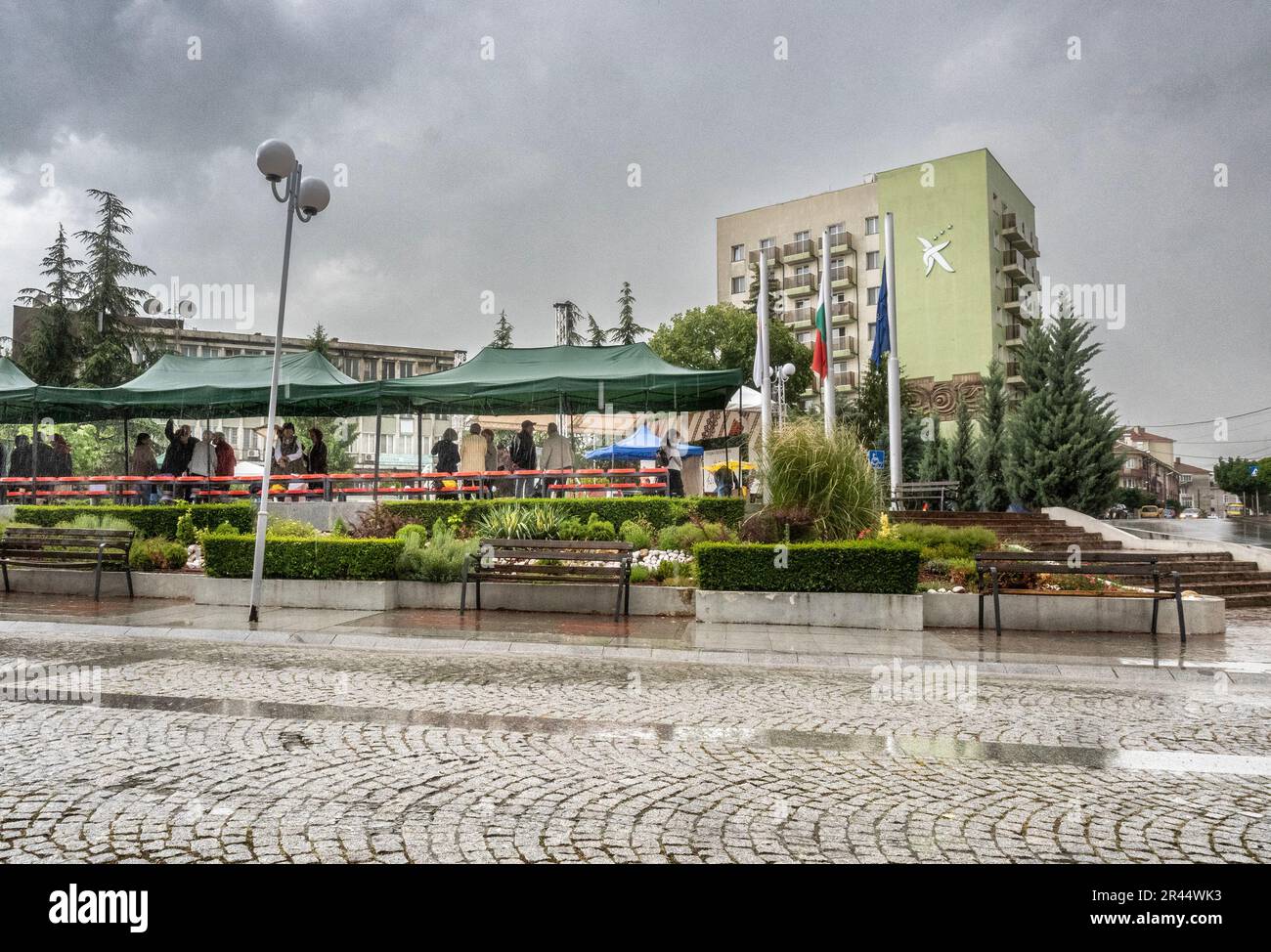 Elhovov Bulgarie 26T mai 2023 : des tempêtes de tonnerre et d'éclairage arrêtent les six événements annuels de danse traditionnelle :Clifford Norton Alay Live News Banque D'Images