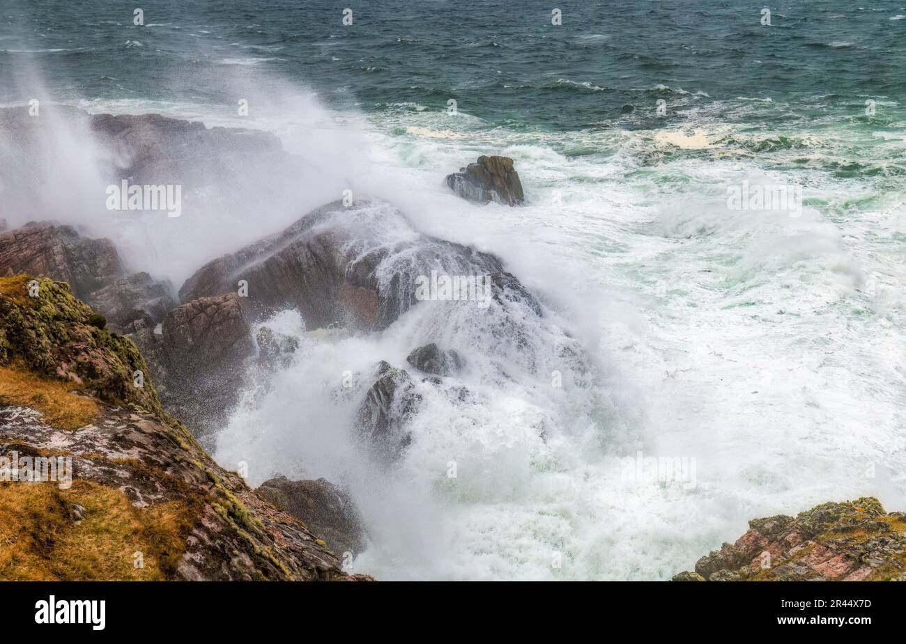 Wild Sea au large de la côte nord de l'Écosse près de Durness dans Sutherland Banque D'Images