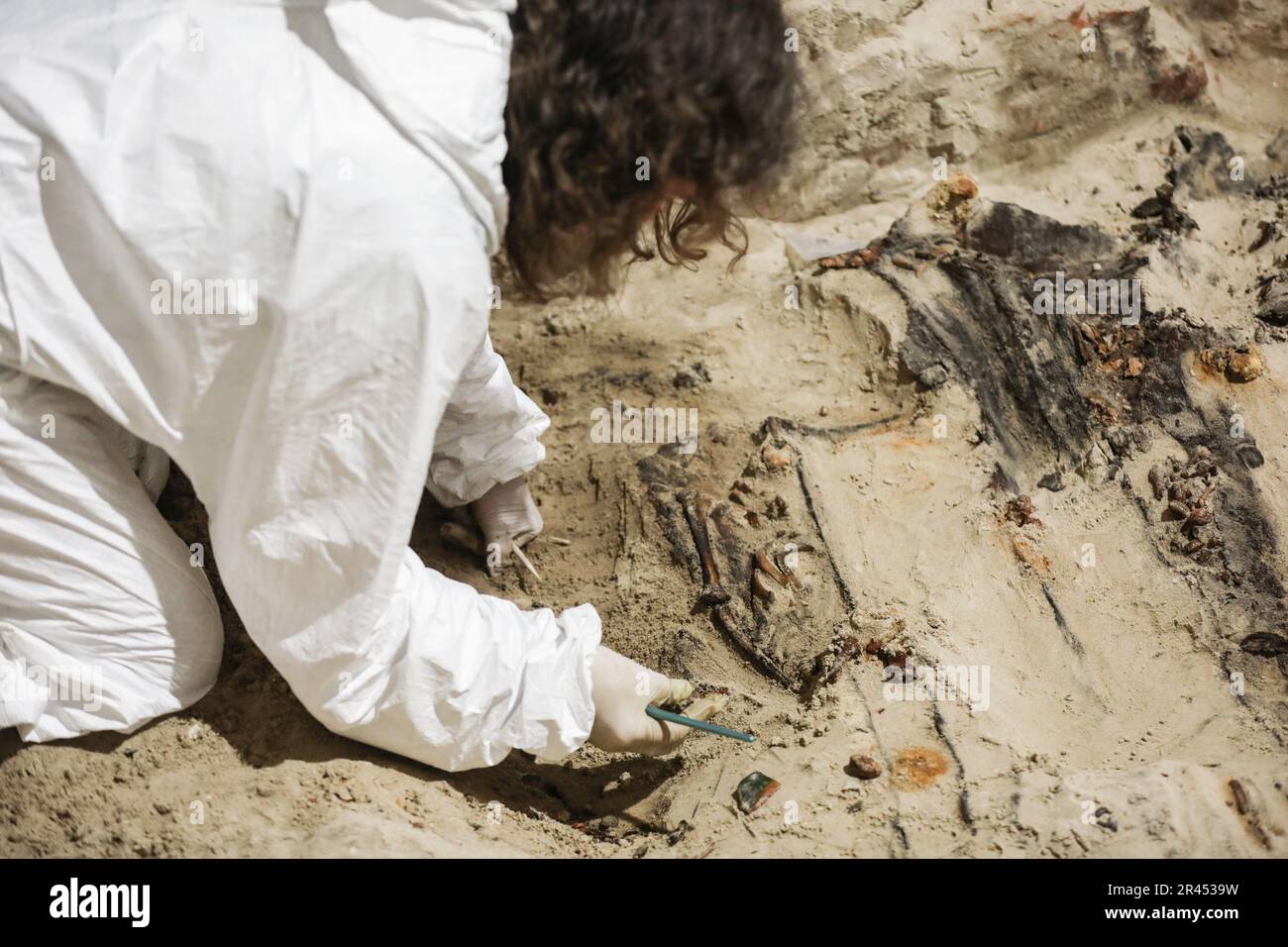 AMSTERDAM - découvertes trouvées lors de recherches archéologiques dans le Nieuwe Kerk. En raison de la restauration de huit colonnes du bâtiment monumental de la place du Dam, les archéologues auront l'occasion d'étudier le terrain autour de l'église dans la période à venir. ANP EVA PLEVIER pays-bas sortie - belgique sortie Banque D'Images