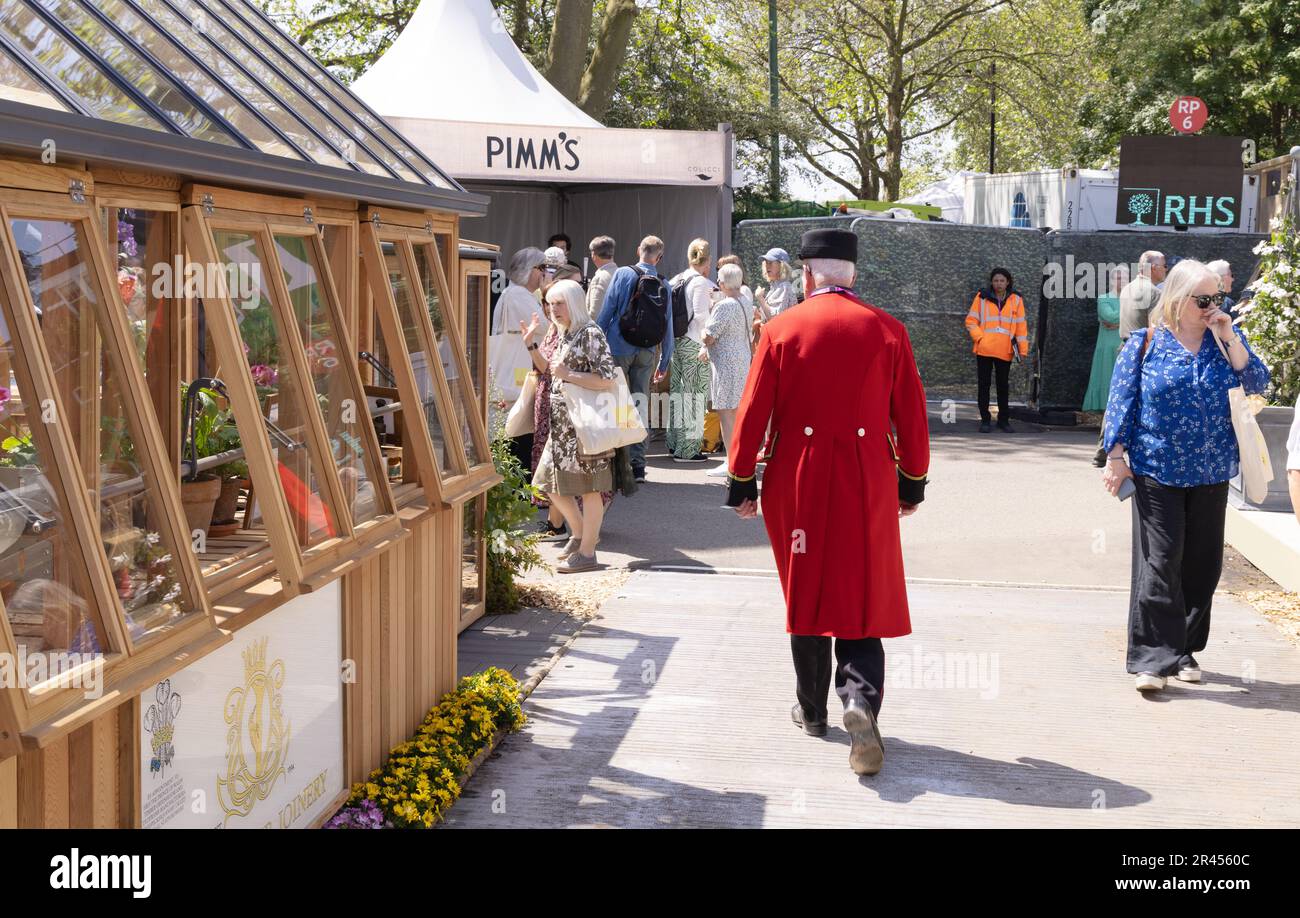 Un retraité de Chelsea, ou un vétéran de l'armée britannique en uniforme au Chelsea Flower Show 2023, Chelsea London, Royaume-Uni Banque D'Images