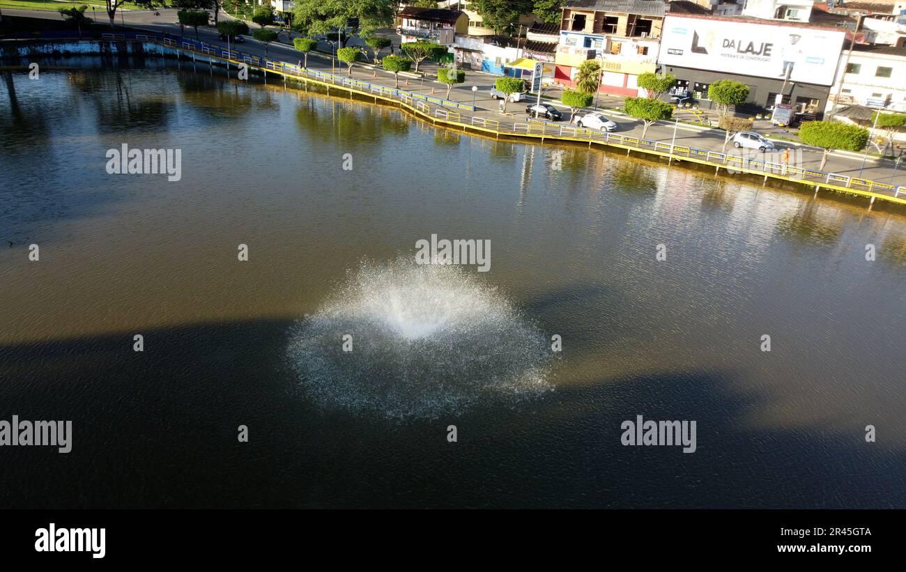 gandu, bahia, brésil - 19 mai 2023 : aérateur de lac vu dans la ville de gandu Banque D'Images