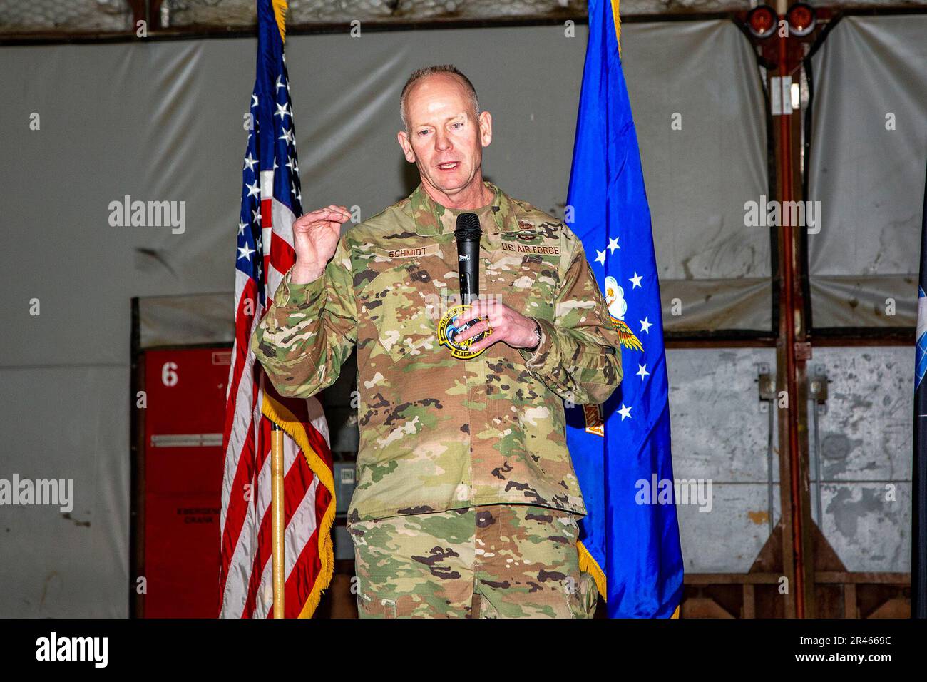 DV - Lt Gen Schmidt, F-35 PEO Visit, F-35 ITF Edwards AFB, ca., 22 mars 2023. Banque D'Images