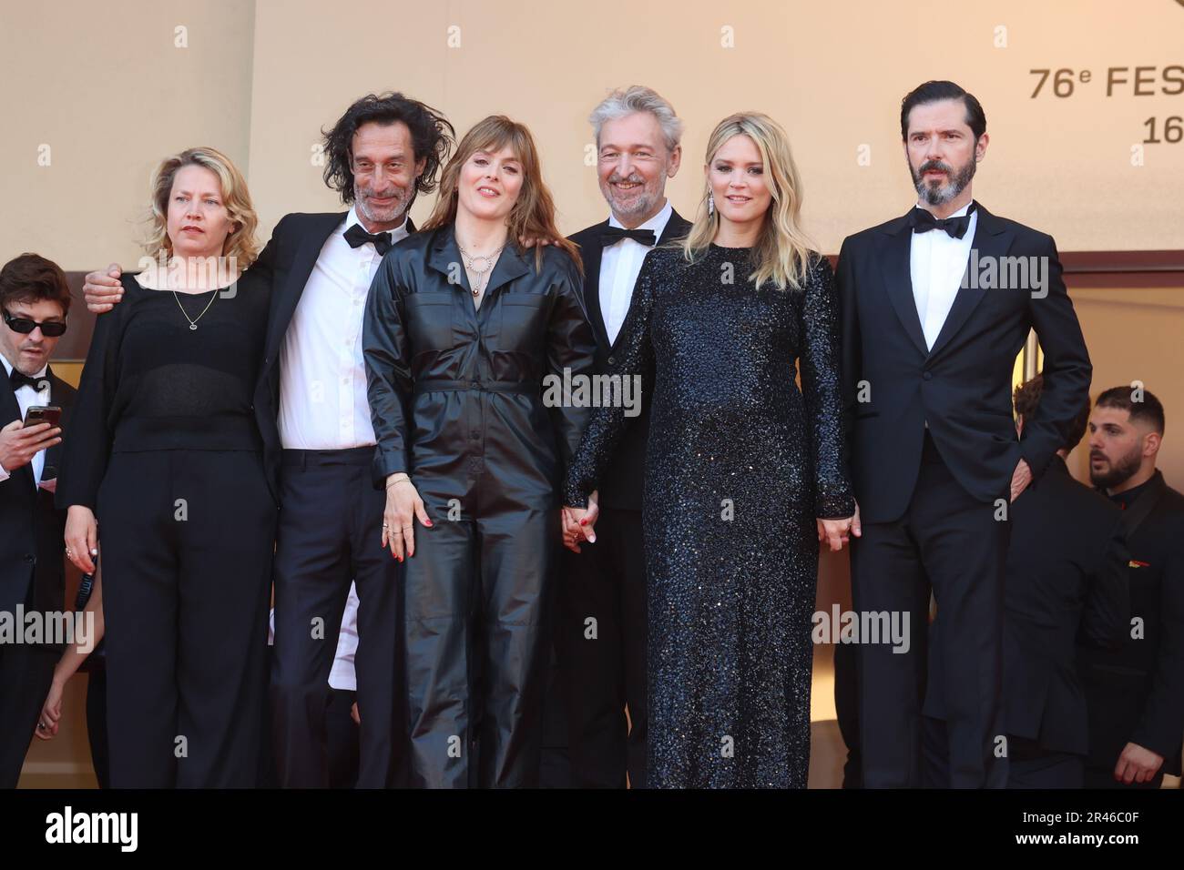 Cannes, France. 24th mai 2023. Cannes, France 24. Mai 2023 ; Alice Girard, Edouard Weil, Directeur ValÈrie Donzelli, Eric Reinhardt, Virginie Efira et Melvil Poupaud assistent au tapis rouge « la passion de Dodin Bouffant » lors du festival annuel de Cannes 76th au Palais des Festivals sur 24 mai 2023 à Cannes, France., photo et copyright Thierry CARPICO/ATP images (CARPICO Thierry/ATP/SPP) crédit: SPP Sport presse photo. /Alamy Live News Banque D'Images