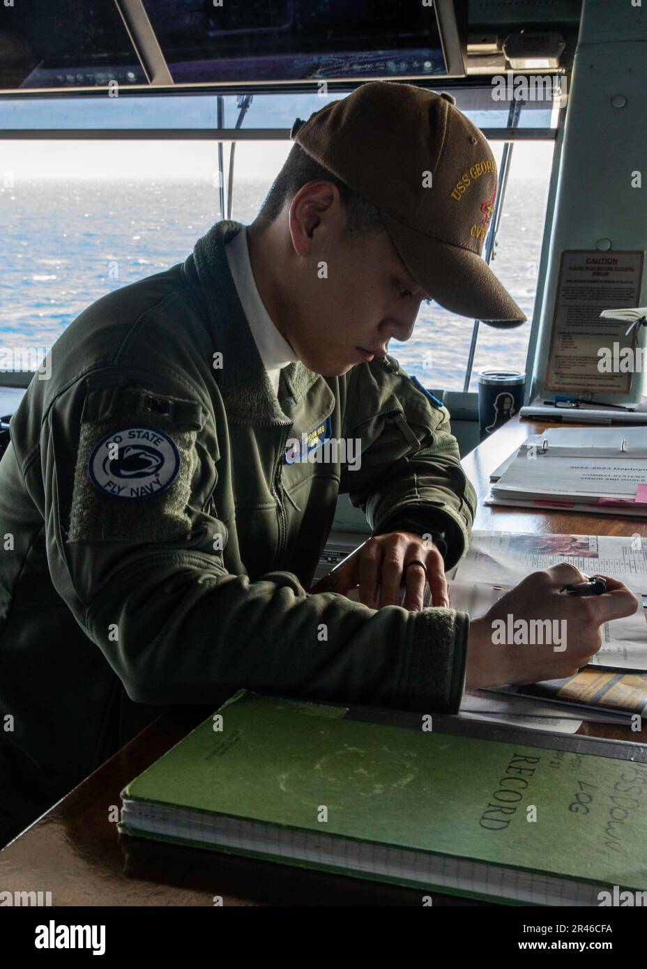 230407-N-OX847-1134 MER IONIENNE (7 avril 2023) Lt. j.g. Jihoon Heo, affecté au porte-avions de la classe Nimitz USS George H.W. Bush (CVN 77) lit la liste de contrôle des opérations de vol sur le pont du navire, 7 avril 2023. Le George H.W. Bush Carrier Strike Group est en cours de déploiement aux États-Unis Marine Forces Europe zone d'opérations, employée par les États-Unis Sixième flotte pour défendre les intérêts des États-Unis, des alliés et des partenaires. Banque D'Images
