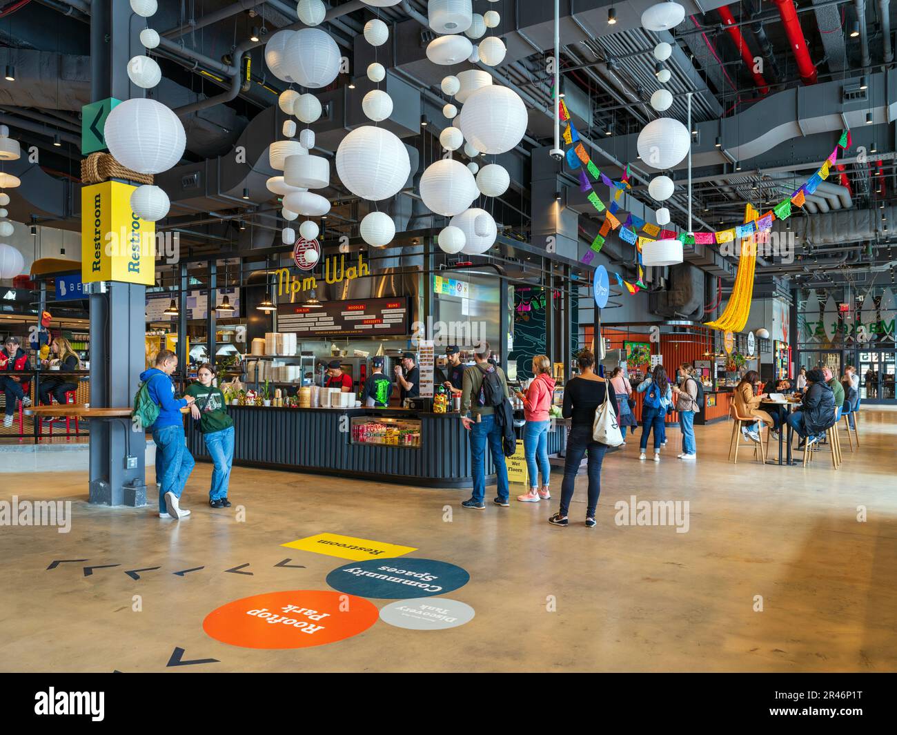 Pier 57 Food court Hudson River, Manhatten, New York City, NY, États-Unis d'Amérique Banque D'Images