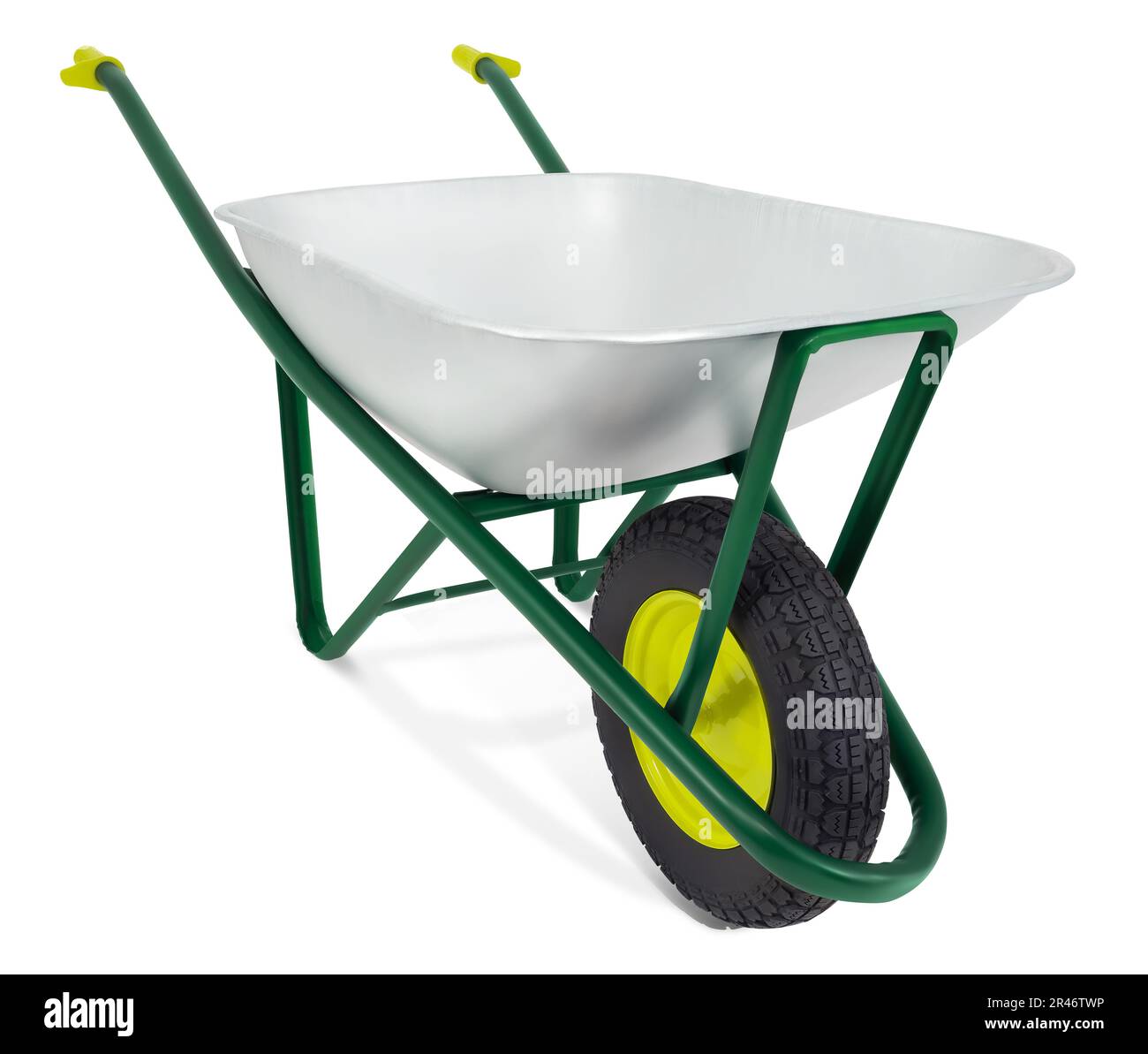 Brouette isolée sur fond blanc avec un chemin d'écrêtage. Outil d'équipement de jardinage pour le travail de potager ou l'entretien de pelouse et de plantes. Concept de ressort Banque D'Images
