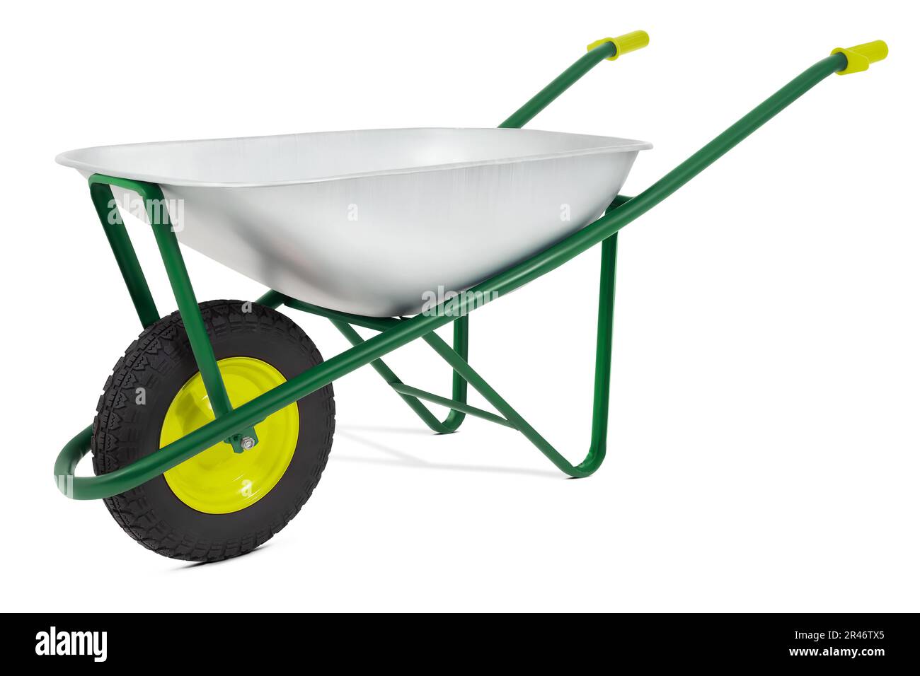 Brouette isolée sur fond blanc avec un chemin d'écrêtage. Outil d'équipement de jardinage pour le travail de potager ou l'entretien de pelouse et de plantes. Concept de ressort Banque D'Images