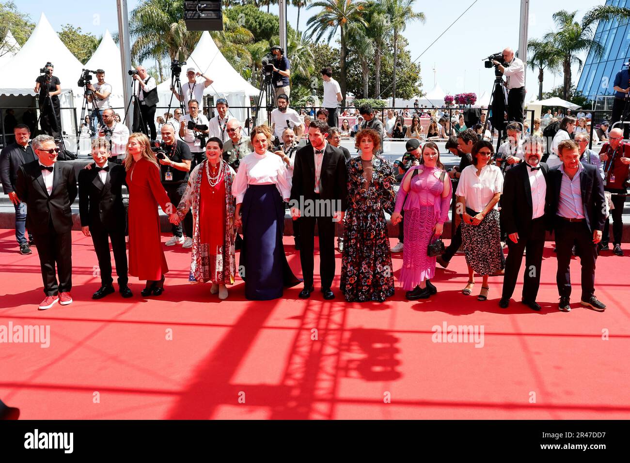 Carlo Cresto-Dina, Alba Rohrwacher, Josh O'Connor, Alice Rohrwacher, Isabella Rossellini, Carol Duarte, Vincenzo Nemolato et Paolo Del Brocco assistent à la première de la Chimera lors du Festival de Cannes 76th au Palais des Festivals de Cannes, le 26 mai 2023. Banque D'Images