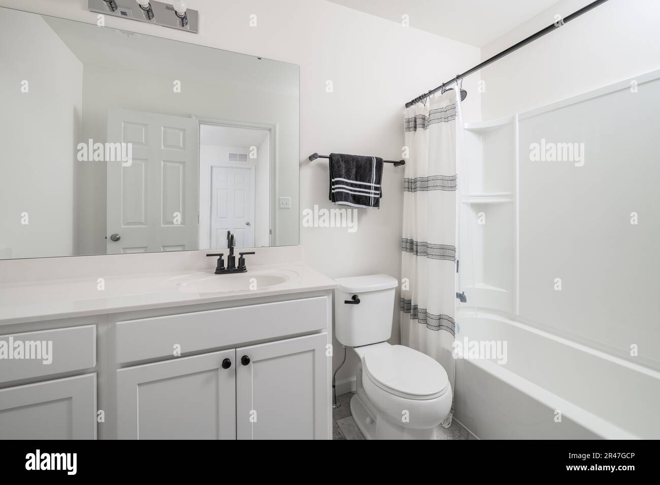 - Salle de bain intérieur résidentiel Banque D'Images