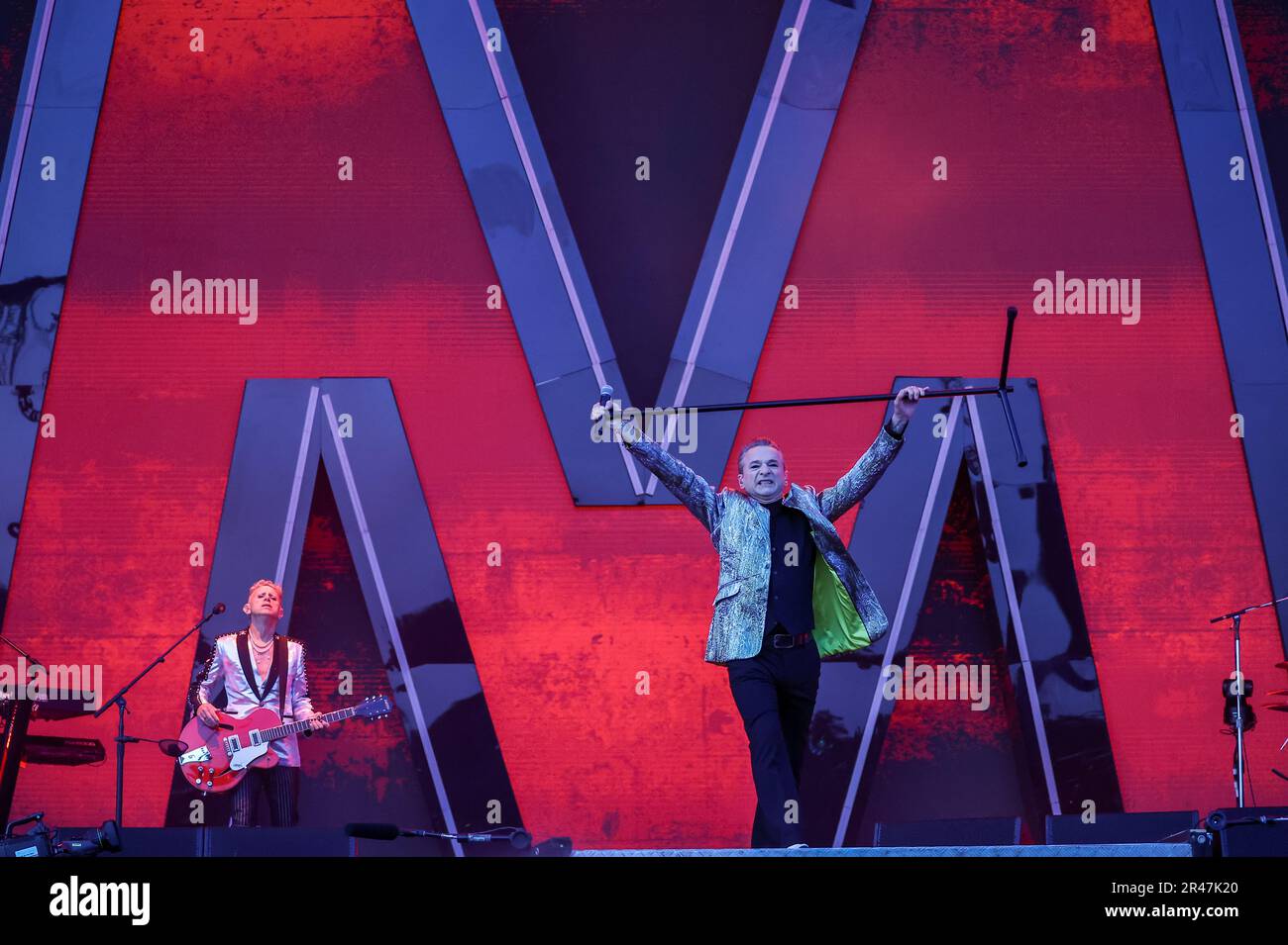 Leipzig, Allemagne. 26th mai 2023. Dave Gahan de Depeche mode chante au premier concert du 'Memento Mori Tour 2023' sur scène au Festwiese. C'est la première tournée sans le claviériste Fletcher, qui est mort il y a exactement un an à l'âge de seulement 60 ans. Huit concerts sont prévus en Allemagne. Credit: Jan Woitas/dpa/Alay Live News Banque D'Images