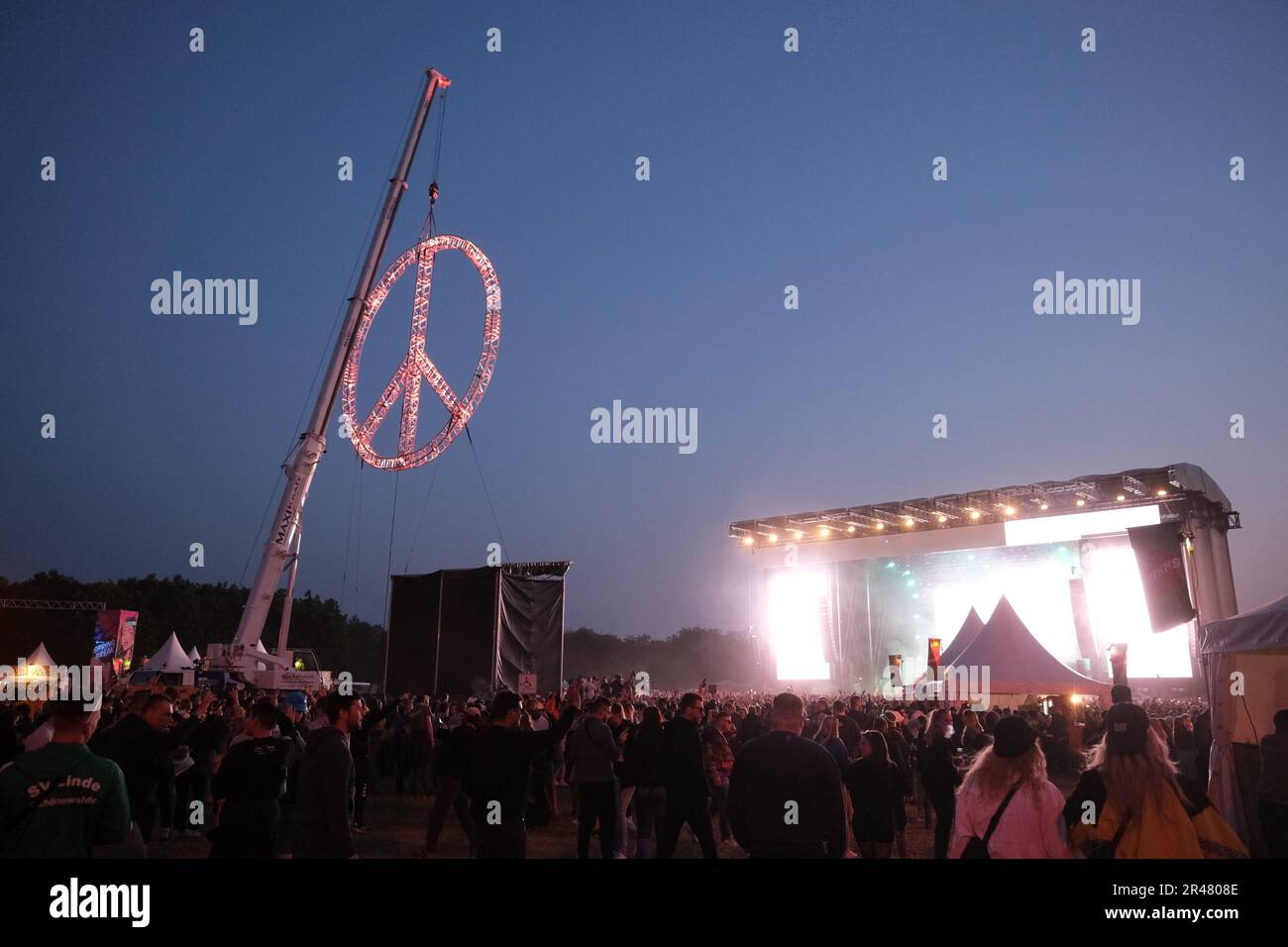 Bitterfeld Wolfen, Allemagne. 26th mai 2023. L'étape principale du Spoutnik SpringBreak. Le festival de musique aura lieu de 26,05 à 29.05.2023 sur la péninsule de Pouch, environ 25 000 jeunes sont attendus. Credit: Sebastian Willnow/dpa/Alay Live News Banque D'Images