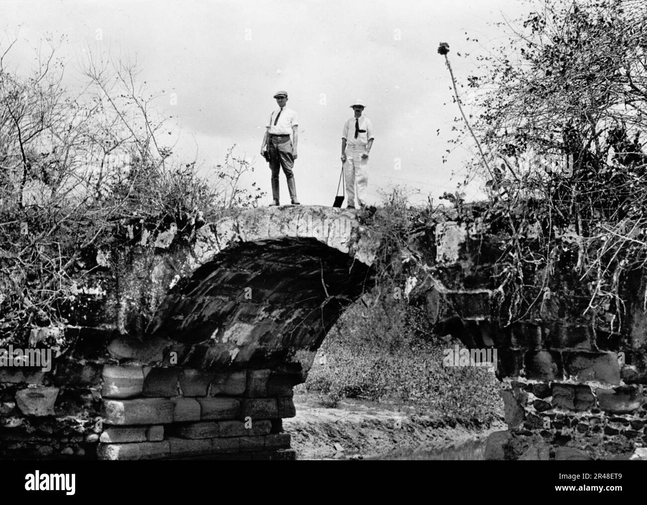 Arche de pierre, pont King's Highway, Panama, c.between 1910 et 1920. Banque D'Images