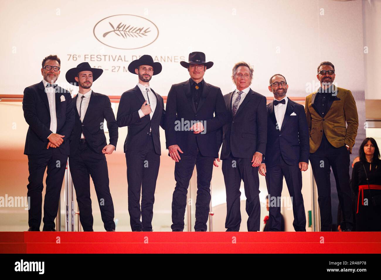 Cannes, France. 26th mai 2023. Producteur Gareth West, Rebel Rodriguez, Racer Rodriguez, Directeur Robert Rodriguez, William Fichtner, Artur Galstian et Vahan Yepreman assistant au tapis rouge « hypnotique » lors du festival annuel de Cannes 76th au Palais des Festivals sur 26 mai 2023 à Cannes, France. Photo de David Boyer/ABACAPRESS.COM crédit: Abaca Press/Alay Live News Banque D'Images