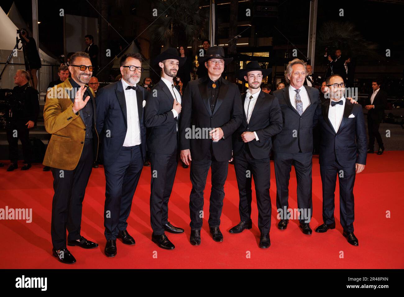 Cannes, France. 26th mai 2023. Producteur Gareth West, Rebel Rodriguez, Racer Rodriguez, Directeur Robert Rodriguez, William Fichtner, Artur Galstian et Vahan Yepreman assistant au tapis rouge « hypnotique » lors du festival annuel de Cannes 76th au Palais des Festivals sur 26 mai 2023 à Cannes, France. Photo de David Boyer/ABACAPRESS.COM crédit: Abaca Press/Alay Live News Banque D'Images