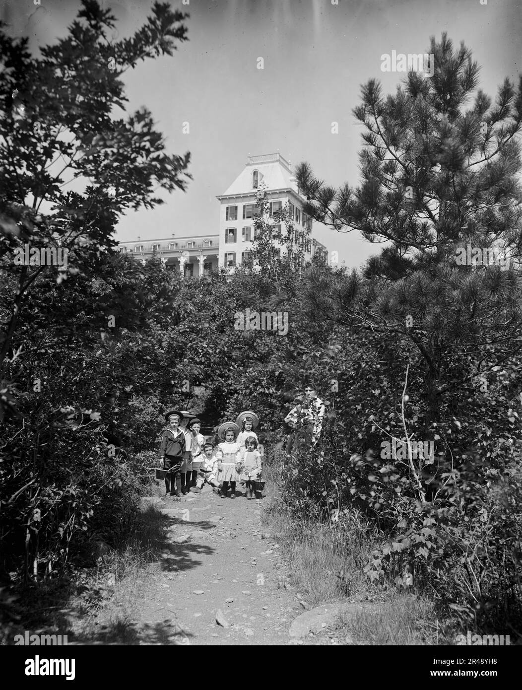 Garden path à l'hôtel Kaaterskill, Catskill MTS., New York, entre 1895 et 1910. Banque D'Images