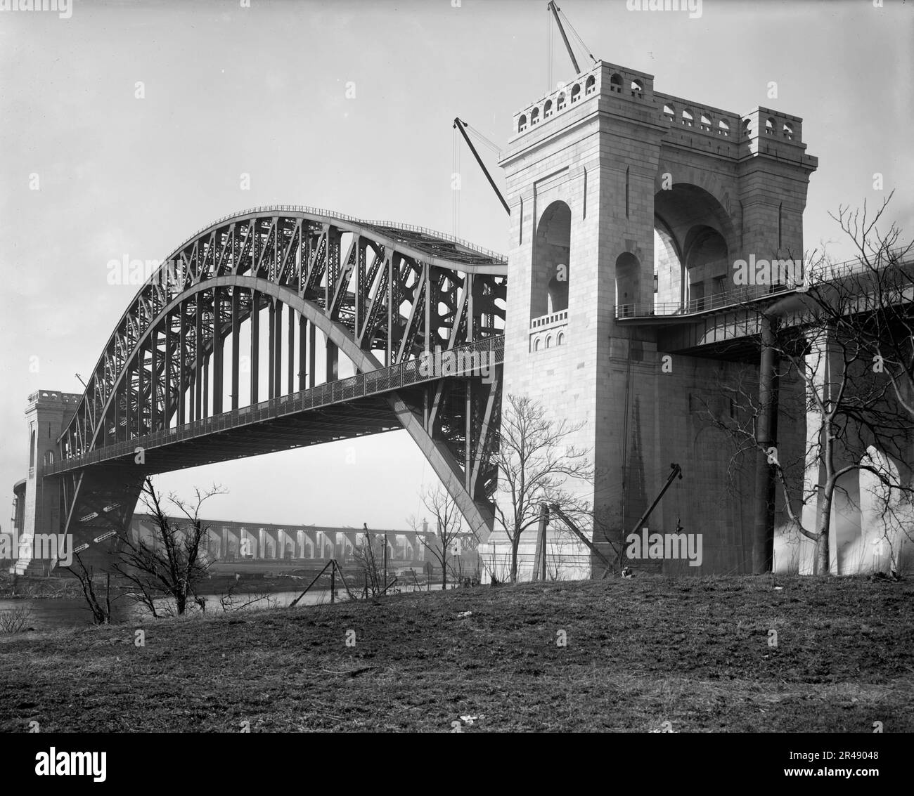 Hell Gate Bridge (New York Connecting RailroadBridge), New York, entre 1915 et 1920. Banque D'Images