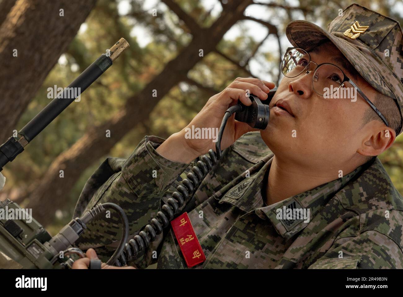 Sug Rak Le Sgt ma Sung Rak, chef de l'équipement de communication de la ...