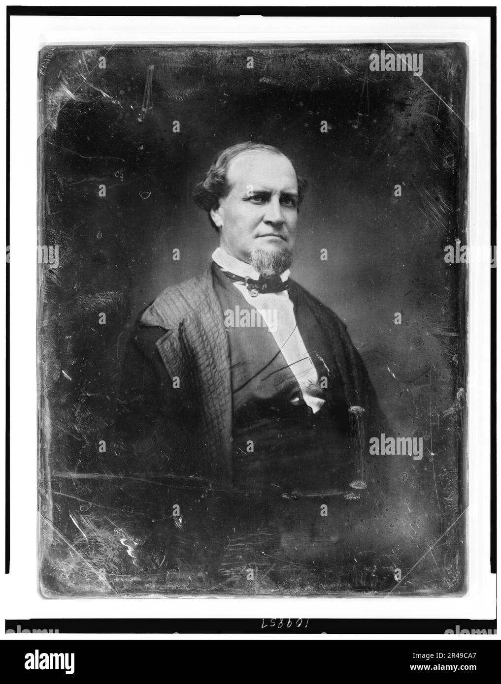 Homme non identifié, âgé d'environ 45 ans, demi-portrait, face aux trois quarts à droite, avec des chuchotements de menton, entre 1844 et 1860. Banque D'Images