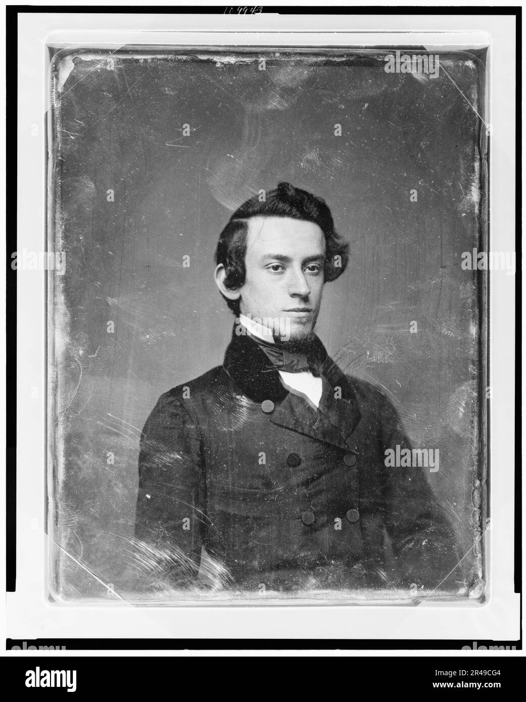 Homme non identifié, âgé d'environ 20 ans, portrait tête-et-épaules, trois quarts à droite, entre 1844 et 1860. Banque D'Images