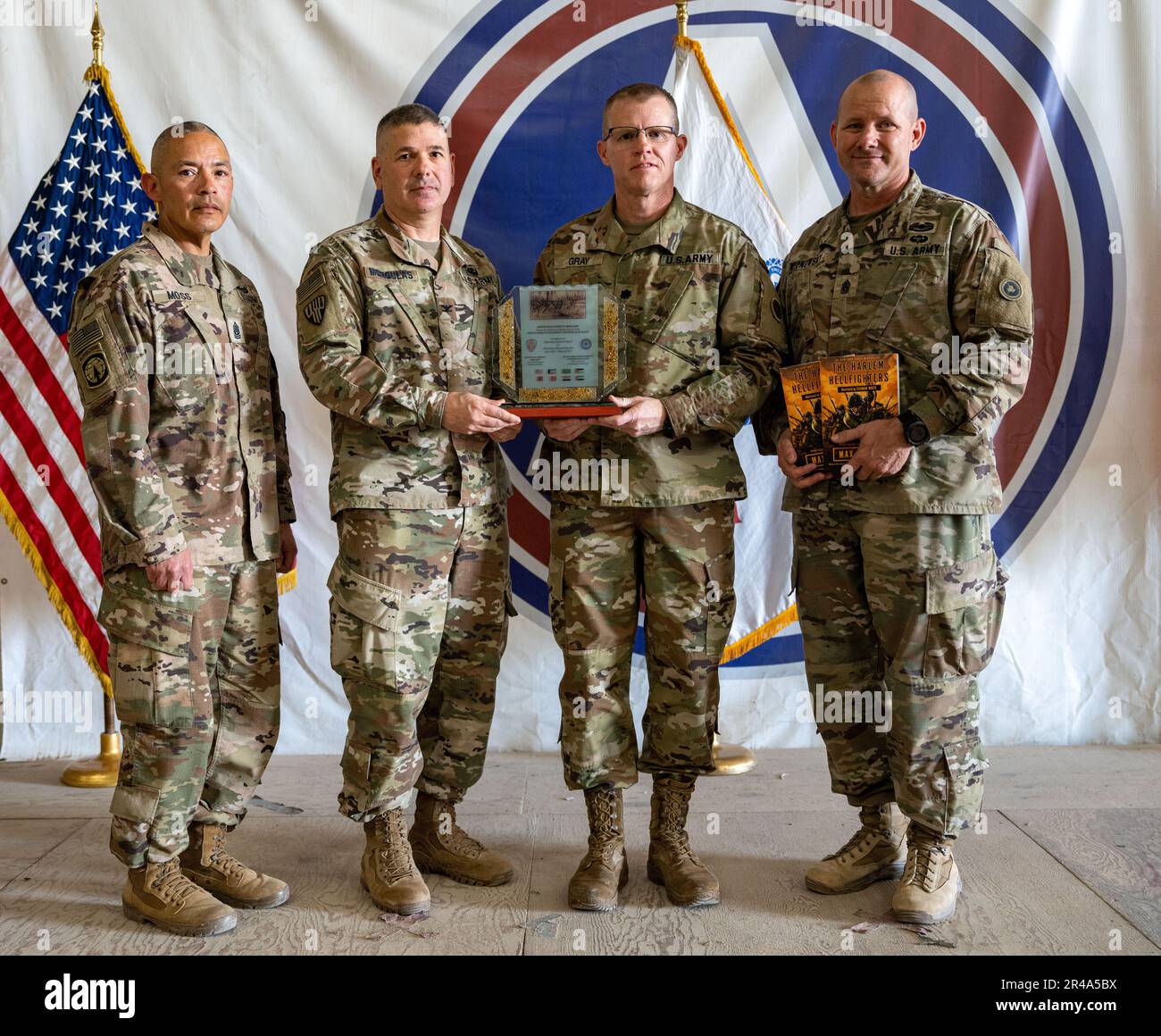 ÉTATS-UNIS Le colonel de l'armée Seth Morgulas et le sergent de ...