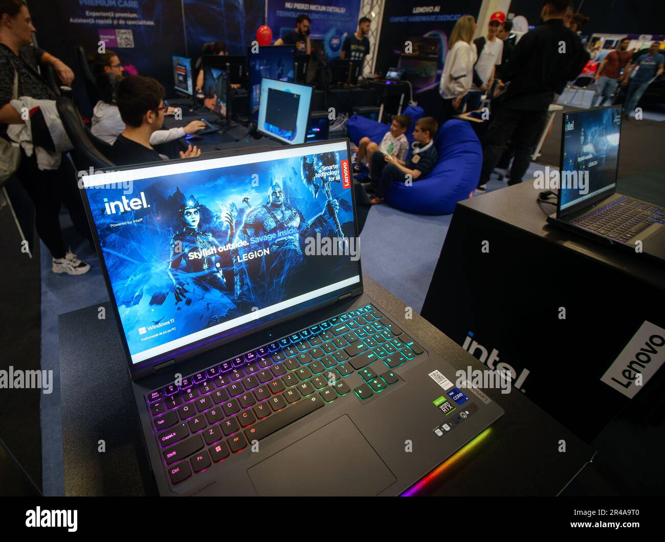 Bucarest, Roumanie. 26th mai 2023 : ordinateurs portables Lenovo de la gamme de jeux Legion exposés lors de TechExpo 2023 au CENTRE d'exposition ROMEXPO de Bucarest. TechExpo est le plus grand festival de technologie en Roumanie qui rassemble les nouvelles technologies dans les transports hybrides et électriques, la robotique, la e-santé, la technologie sportive, les systèmes intelligents, jeux, gadgets innovants et communications. Credit: Lucien Alecu/Alamy Live News Banque D'Images
