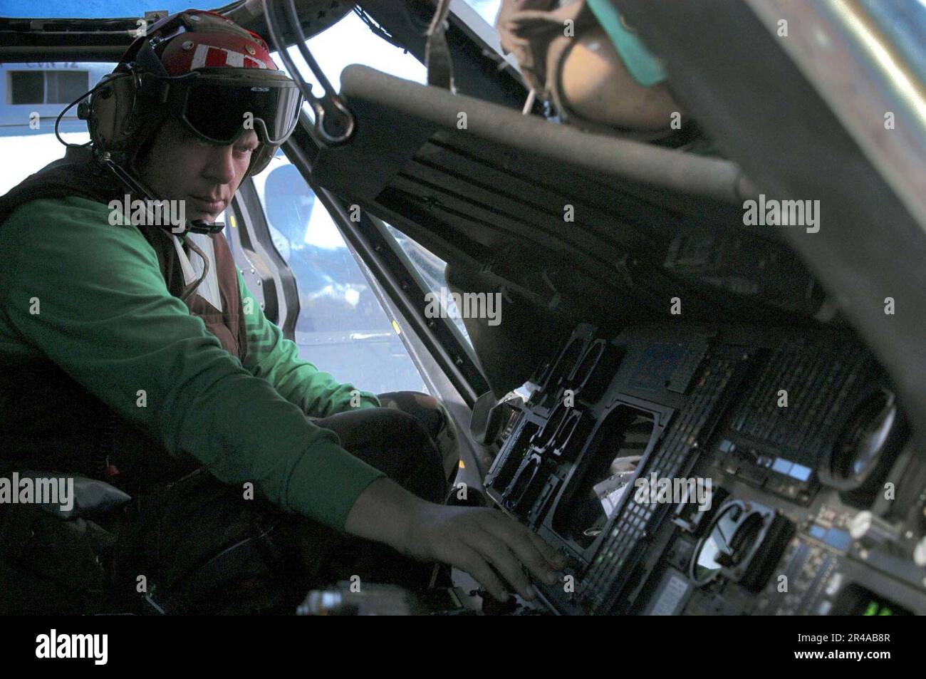 Seahawk Passer Instruments LA CLASSE 1st du technicien EN électronique DE L'AVIATION DE LA MARINE ...