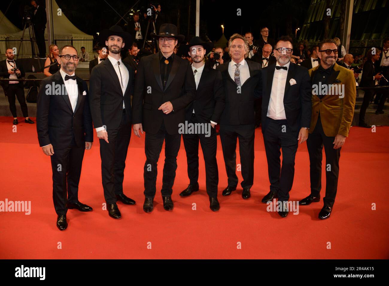 27 mai 2023, CANNES, France: Producteur Gareth West, Rebel Rodriguez, Racer Rodriguez, Directeur Robert Rodriguez, William Fichtner, Artur Galstian et Vahan Yepreman assistent au tapis rouge « hypnotique » lors du festival annuel de Cannes 76th au Palais des Festivals sur 26 mai 2023 à Cannes, France. (Credit image: © Frederick Injimbert/ZUMA Press Wire) USAGE ÉDITORIAL SEULEMENT! Non destiné À un usage commercial ! Banque D'Images