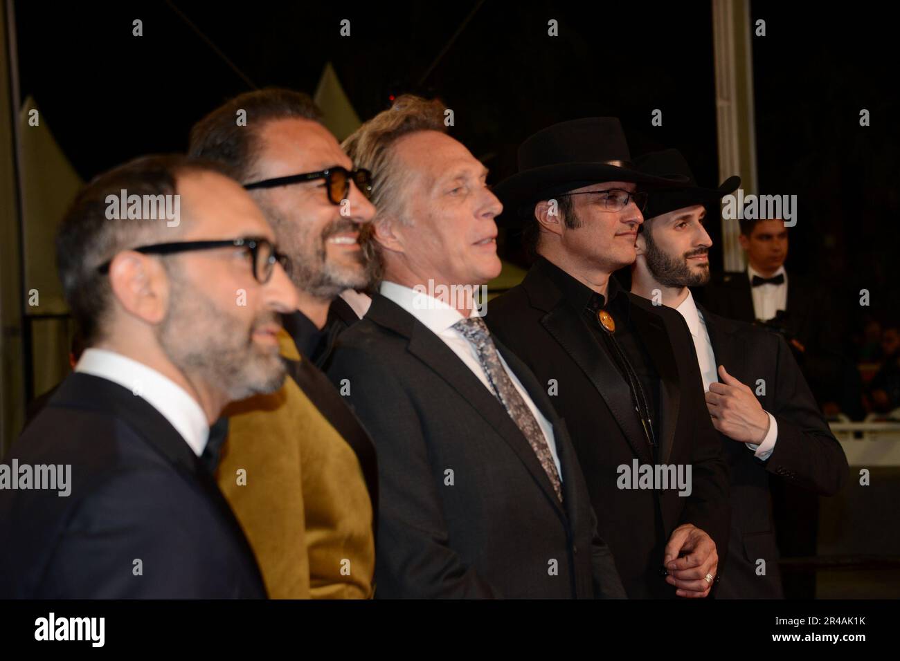 27 mai 2023, CANNES, France: Producteur Gareth West, Rebel Rodriguez, Racer Rodriguez, Directeur Robert Rodriguez, William Fichtner, Artur Galstian et Vahan Yepreman assistent au tapis rouge « hypnotique » lors du festival annuel de Cannes 76th au Palais des Festivals sur 26 mai 2023 à Cannes, France. (Credit image: © Frederick Injimbert/ZUMA Press Wire) USAGE ÉDITORIAL SEULEMENT! Non destiné À un usage commercial ! Banque D'Images