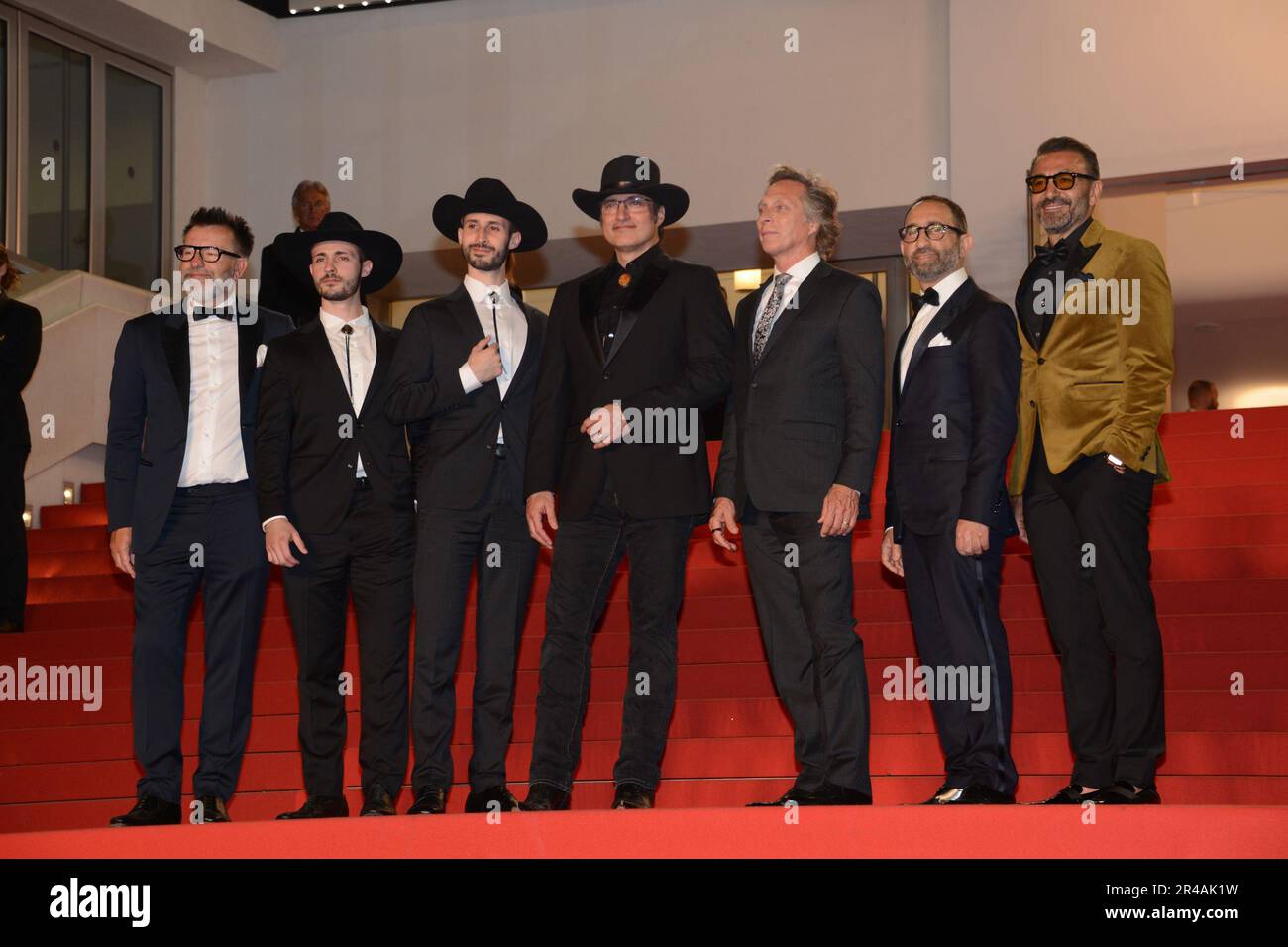 27 mai 2023, CANNES, France: Producteur Gareth West, Rebel Rodriguez, Racer Rodriguez, Directeur Robert Rodriguez, William Fichtner, Artur Galstian et Vahan Yepreman assistent au tapis rouge « hypnotique » lors du festival annuel de Cannes 76th au Palais des Festivals sur 26 mai 2023 à Cannes, France. (Credit image: © Frederick Injimbert/ZUMA Press Wire) USAGE ÉDITORIAL SEULEMENT! Non destiné À un usage commercial ! Banque D'Images