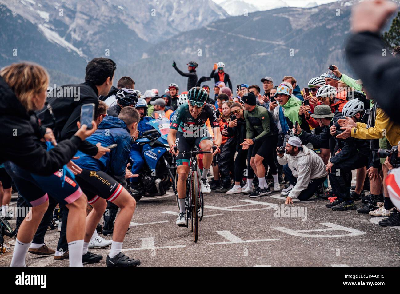 Tre Cime Di Lavaredo, Italie. 26th mai 2023. Photo de Zac Williams/SWpix.com- 26/05/2023 - Cyclisme - 2023 Giro d'Italia - Stage 19 - Patrick Konrad, Bora Hansgrohe. Etape 19 - Longarone - Tre Cimi di Lavaredo - Credit: SWpix/Alay Live News Banque D'Images