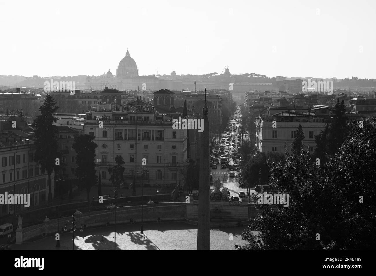 Une vue aérienne du paysage urbain de Rome, en Italie, en niveaux de gris Banque D'Images