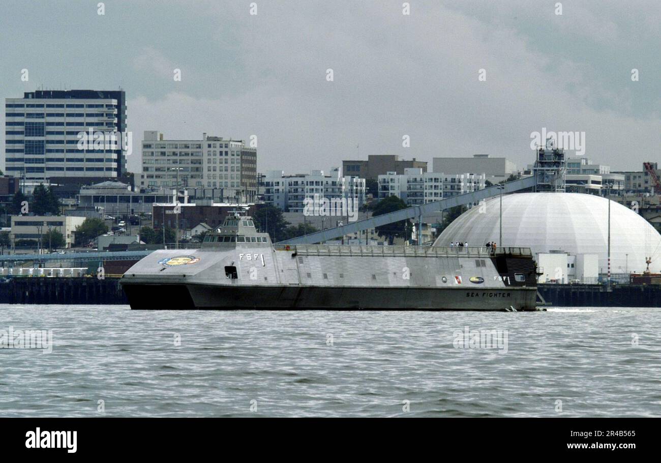 US Navy les États-Unis Navy's X-Craft, Sea Fighter (FSF-1), en cours à l'extérieur du port d'Everett. Banque D'Images
