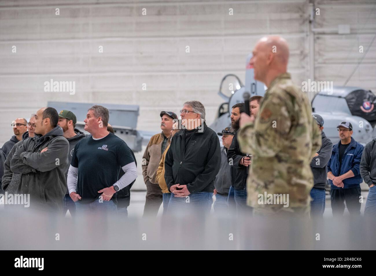 Northwest Machining and Manufacturing Tour le support d’entretien de l’escadre de 124th, Gowen Field, ID, 6 avril 2023. Adjutant adjoint général-Air, Brig. Le général Tim Donnellan a parlé au cours de la tournée en soulignant les contributions des partenariats locaux à l'efficacité de la mission mondiale. Banque D'Images
