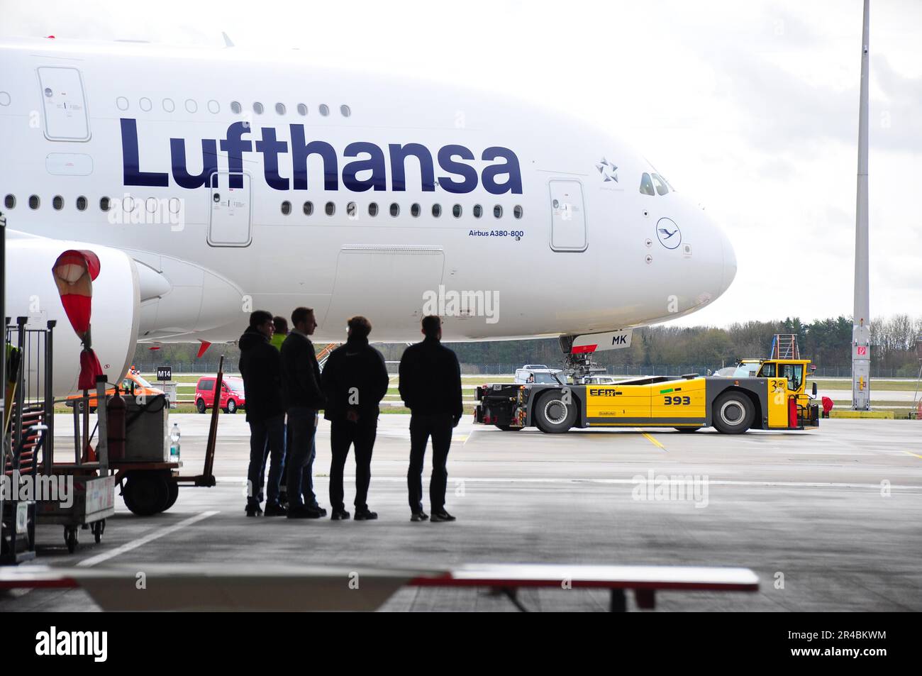 Aviation, aéroport, Munich, avion, A380, Bow, technicien, poussoir Banque D'Images