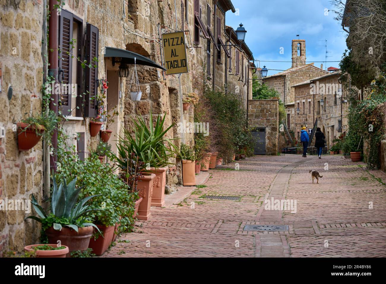 historische Strasse via del Duomo Burch Sovana, Toskana, Italien |route historique via del Duomo via Sovana, Toscane, Italie| Banque D'Images