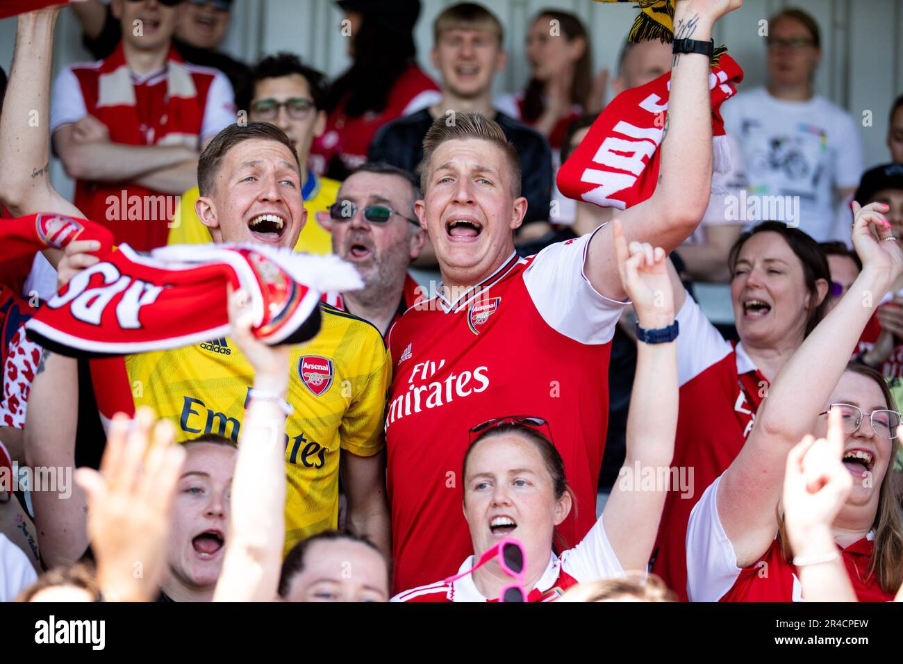 Fans d'Arsenal pendant le match Barclays FA Womens Super League entre Arsenal et Aston Villa à Meadow Park à Londres, en Angleterre. (Liam Asman/SPP) crédit: SPP Sport presse photo. /Alamy Live News Banque D'Images