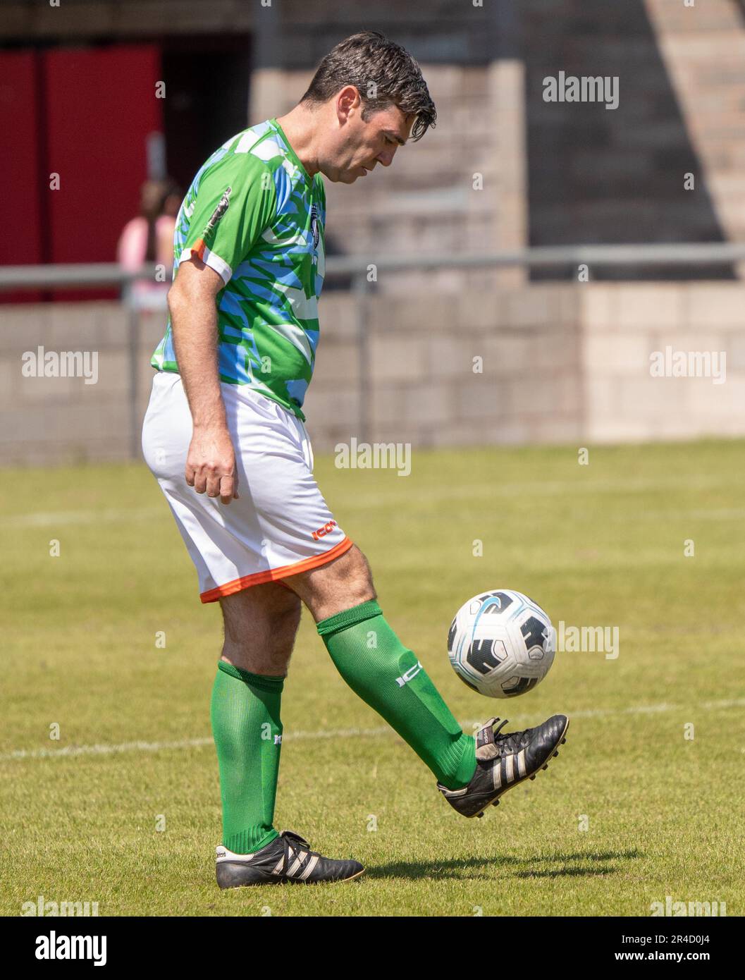 Manchester, Royaume-Uni. 27th mai 2023. Andy Burnham, maire de Manchester, a rejoint les joueurs du FC United Legends vs Len Johnson FC . Samedi 27th mai 2023. FC United de Manchester a accueilli FC United Legends vs Len Johnson FC. Le présentoir fait partie d'une campagne de collecte de fonds qui vise à reconnaître l'ancien boxeur non truqué Len Johnson avec une statue dans le centre-ville de Manchester. Football Club United de Manchester à Broadhurst Park, Moston Manchester, Royaume-Uni. Credit: GaryRobertschography/Alamy Live News Banque D'Images