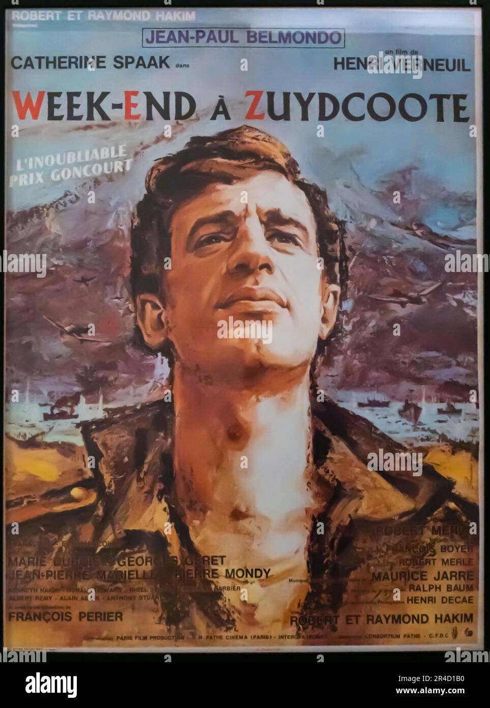 Affiche du film à Zuydcoote du week-end. 1964. Réalisateur : Henri Verneuil avec Jean-Paul Belmondo Banque D'Images Affiche du film à Zuydcoote du week-end. 1964. Réalisateur : Henri Verneuil avec Jean-Paul Belmondo Banque D'Images