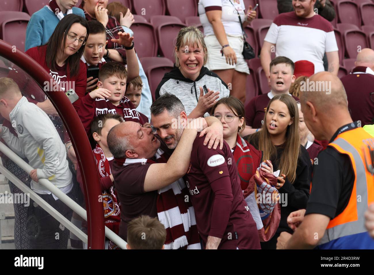 Parc Tynecastle. 27 mai 2023. Cinch Premiership. Coeur de Midlothian et Hibernian. Michael Smith fait ses adieux aux cœurs après sa dernière apparition après plus de 200 matchs (Credit: David Mollison/Alamy Live News) Banque D'Images