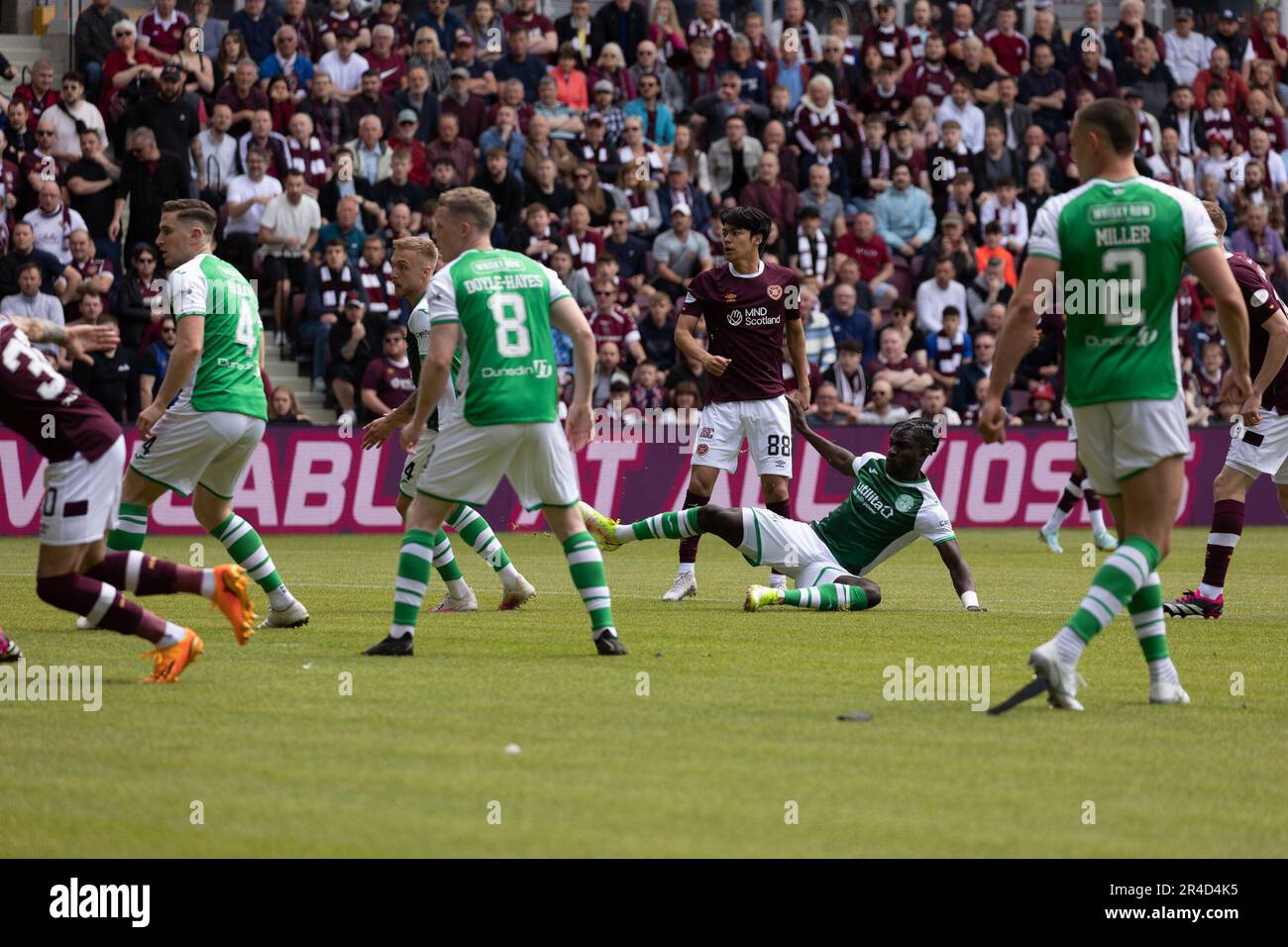 Parc Tynecastle. 27 mai 2023. Cinch Premiership. Coeur de Midlothian et Hibernian. Hearts Yutaro Oda bat Hibs gardien David Marshall pour ouvrir le score dans les 8th minutes (Credit: David Mollison/Alamy Live News) Banque D'Images