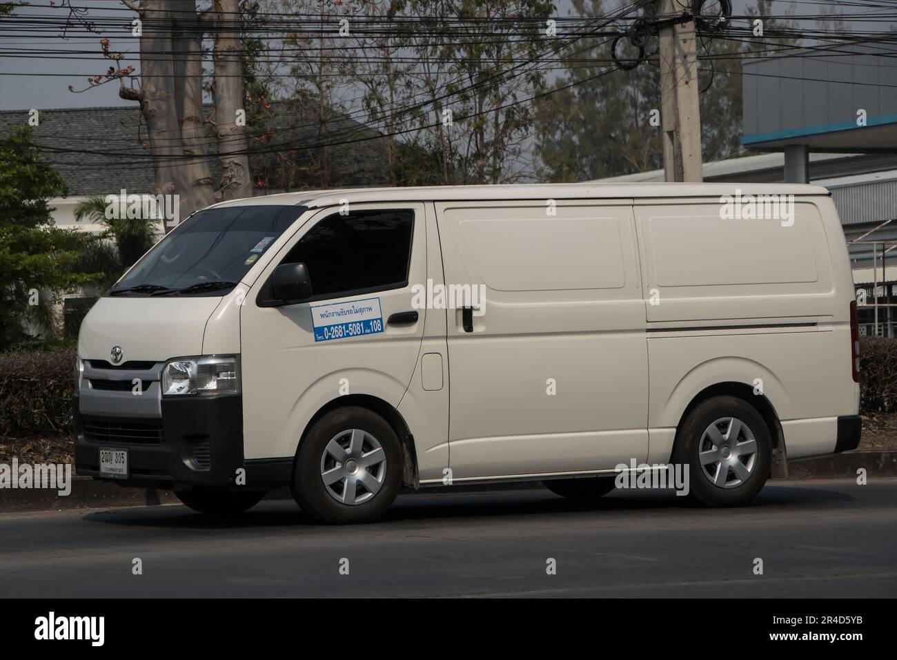 Chiangmai, Thaïlande - 28 février 2023: Voiture de voiture Toyota Hiace  cargo privée. Sur la route n°1001, à 8 km de la ville de Chiangmai Photo  Stock - Alamy