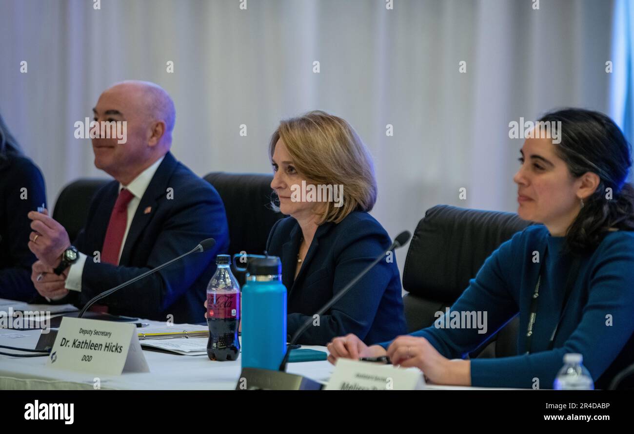 La sous-secrétaire à la Défense, Mme Kathleen Hicks, et les hauts dirigeants du ministère de la Défense assistent à la réunion plénière du Conseil des gouverneurs de 26th, à Washington, D.C., le 10 février 2022. Banque D'Images