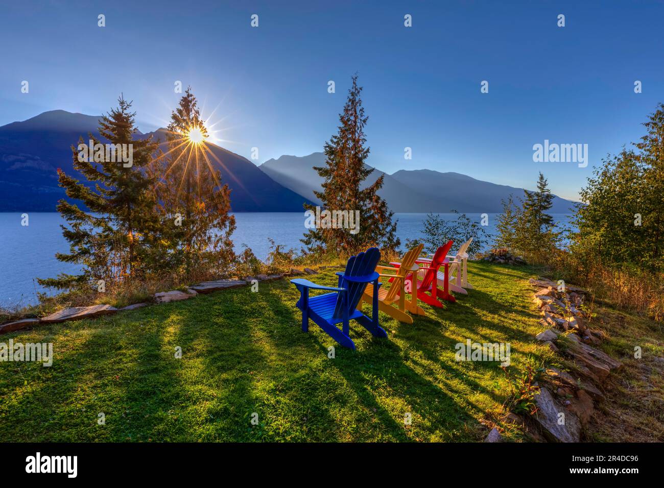 Le soleil me salue avec une lueur chaleureuse et amicale ce matin tout comme les gens gentils et généreux que nous rencontrons lors de nos voyages à travers le Canada. Sur cet automne m Banque D'Images